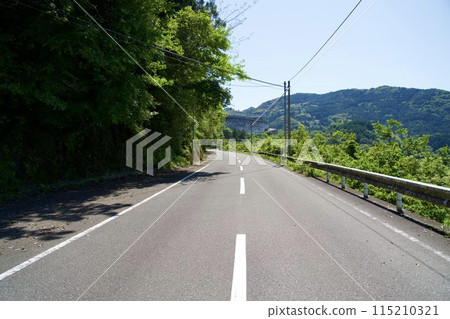仁淀川沿岸道路風景 115210321