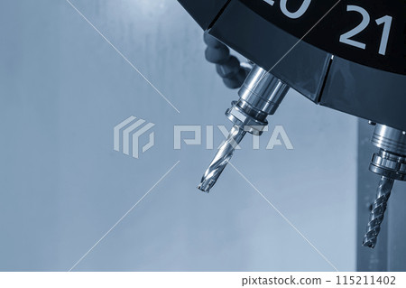 The flat end mill tool in the tool magazine of machining center. The flat end mill tool in the tool magazine of machining center. 115211402