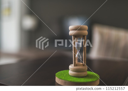 Room with an hourglass Room with an hourglass 115212557