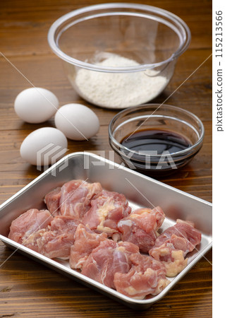 烹調烤雞肉串 烹調烤雞肉串 115213566