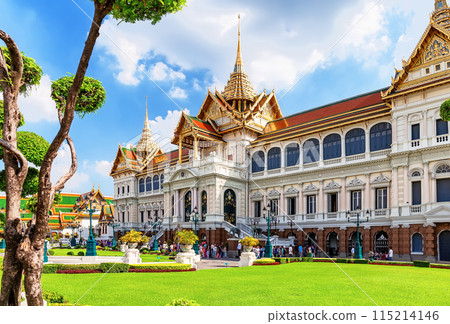 Chakri Maha Prasat Throne Hall at the Grand Palace in Bangkok. Chakri Maha Prasat Throne Hall at the Grand Palace in Bangkok. 115214146