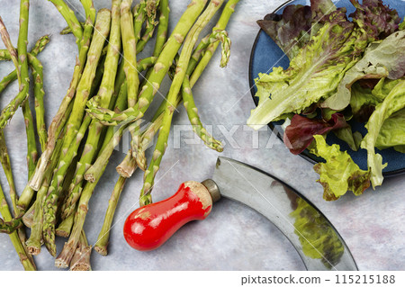 Bunch of raw green asparagus 115215188