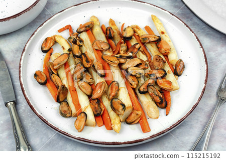 Fried mussels with asparagus, seafood snacks. 115215192