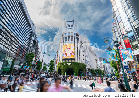 View of the streetscape at Jinnan 1-chome intersection, Shibuya Ward, Tokyo 115216412