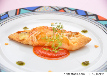 起司番茄醬包裹在酥皮中 115216994