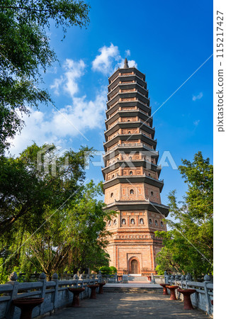白亭塔的佛塔是東方遺址面積最大的世界遺產，位於越南河內寧平 115217427