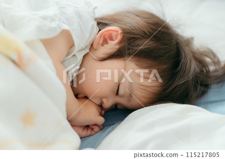 Sleeping baby nap 115217805