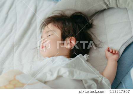 Sleeping baby nap 115217807