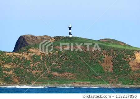 從禮文島須古頓岬看到的都堂島燈塔 115217850