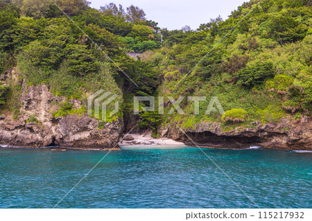 Ogasawara Islands: Seascape seen from the Hahajima Maru 115217932