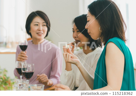 female, females, woman 115218362