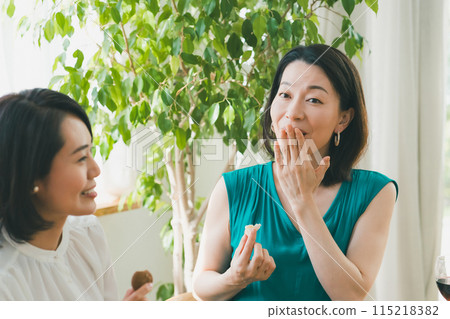 女生 女孩 女性 115218382