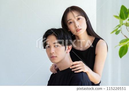 Young couple's portrait 115220551