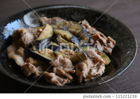 用茄子和豬肉炒的味噌 用茄子和豬肉炒的味噌 115221239