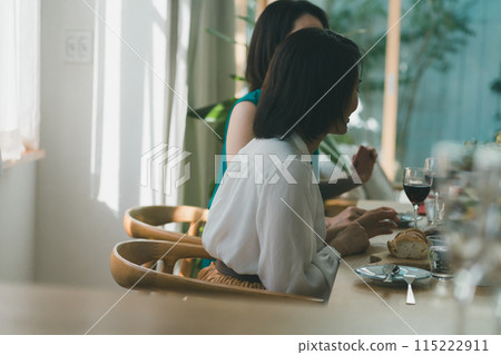 40多歲女性在家舉辦的女性派對 115222911