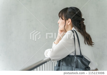 Businesswomen who are troubled by relationships, poor health, and stress (apathy, burnout, menopause) 115223006