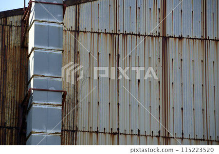 Tetan Wall 115223520