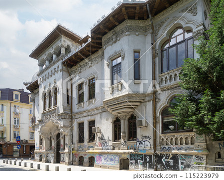 old decorated houses in Bucharest, Romania old decorated houses in Bucharest, Romania 115223979