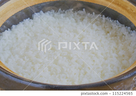 Freshly cooked rice cooked in a clay pot Freshly cooked rice cooked in a clay pot 115224565