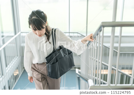 Exhausted businesswoman climbing the stairs (fatigue, overtime, black company, stress, illness, overwork) Exhausted businesswoman climbing the stairs (fatigue, overtime, black company, stress, illness, overwork) 115224795