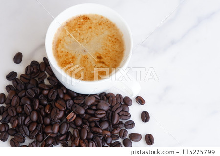 Cafe latte, a coffee made by adding a lot of milk to espresso, and dark roasted coffee beans 115225799