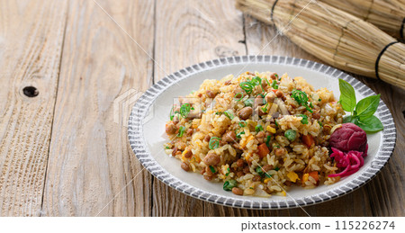 Natto fried rice made with straw natto (a fried rice arrangement that lets you enjoy the savory flavor of natto) 115226274