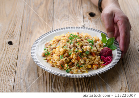 Natto fried rice (An arrangement of fried rice that lets you enjoy the savory flavor of natto) Natto fried rice (An arrangement of fried rice that lets you enjoy the savory flavor of natto) 115226307