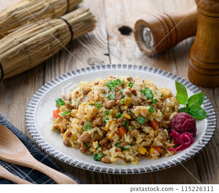 Natto fried rice made with straw natto (a fried rice arrangement that lets you enjoy the savory flavor of natto) 115226311