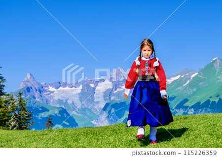 高山民族服裝的女孩 115226359