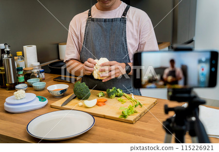 The chef is broadcasting live from workshop how to prepare a vegetarian lentils soup 115226921