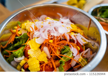 Chef at the kitchen preparing spicy glass noodle salad 115226944