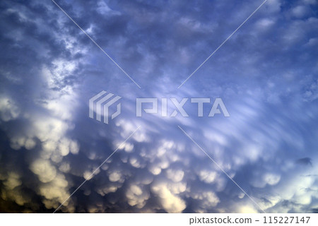 千變萬化的規模cloud-2 115227147