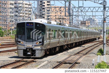 225 series rapid train arriving at Shin-Osaka Station 225 series rapid train arriving at Shin-Osaka Station 115227447