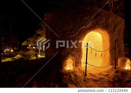 Illuminated snow igloos and mini snow igloos at Heike no Sato in Yunishigawa Onsen in winter 115228480