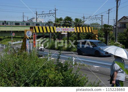 (Streetscape) Road with height restrictions next to the railway line (Streetscape) Road with height restrictions next to the railway line 115228660