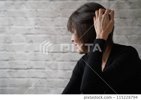 頭髮梳理的輪廓 115228794