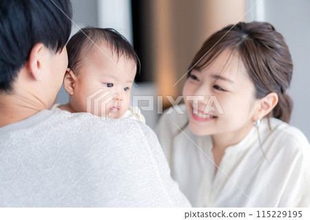 Image of a happy family with small children 115229195