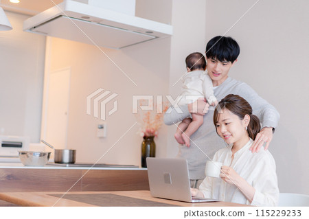 Image of a happy family with small children 115229233