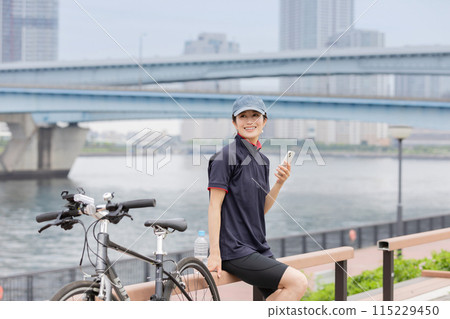 騎自行車的女人自行車 115229450