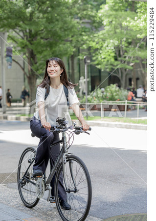 Commuting woman bicycle 115229484