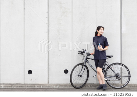 cycling woman bicycle 115229523