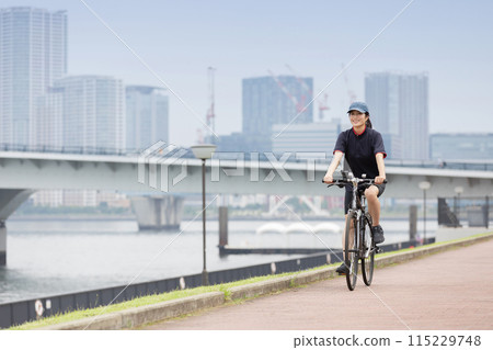 騎自行車的女人自行車 騎自行車的女人自行車 115229748