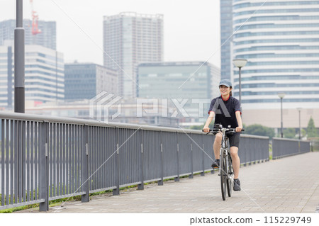 騎自行車的女人自行車 騎自行車的女人自行車 115229749