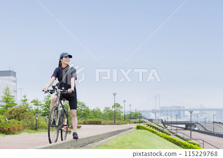 騎自行車的女人自行車 騎自行車的女人自行車 115229768