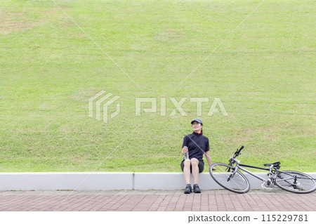 cycling woman bicycle 115229781