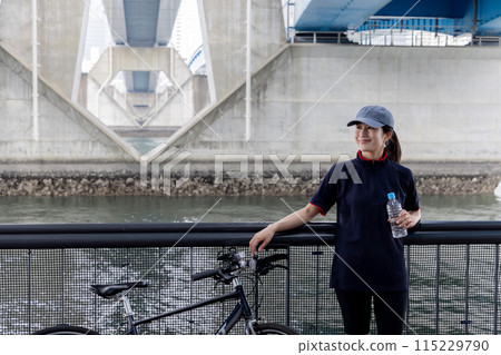cycling woman bicycle 115229790