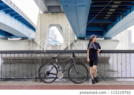 cycling woman bicycle 115229792