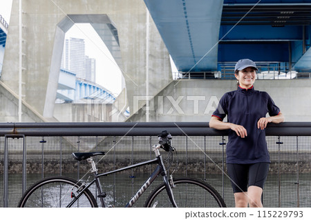 騎自行車的女人自行車 115229793