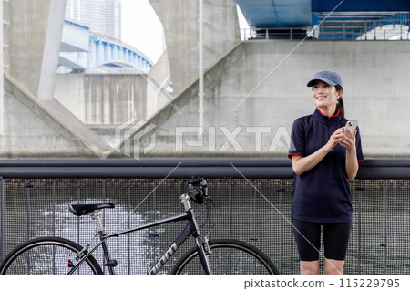 騎自行車的女人自行車 115229795