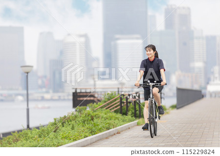 騎自行車的女人自行車 騎自行車的女人自行車 115229824